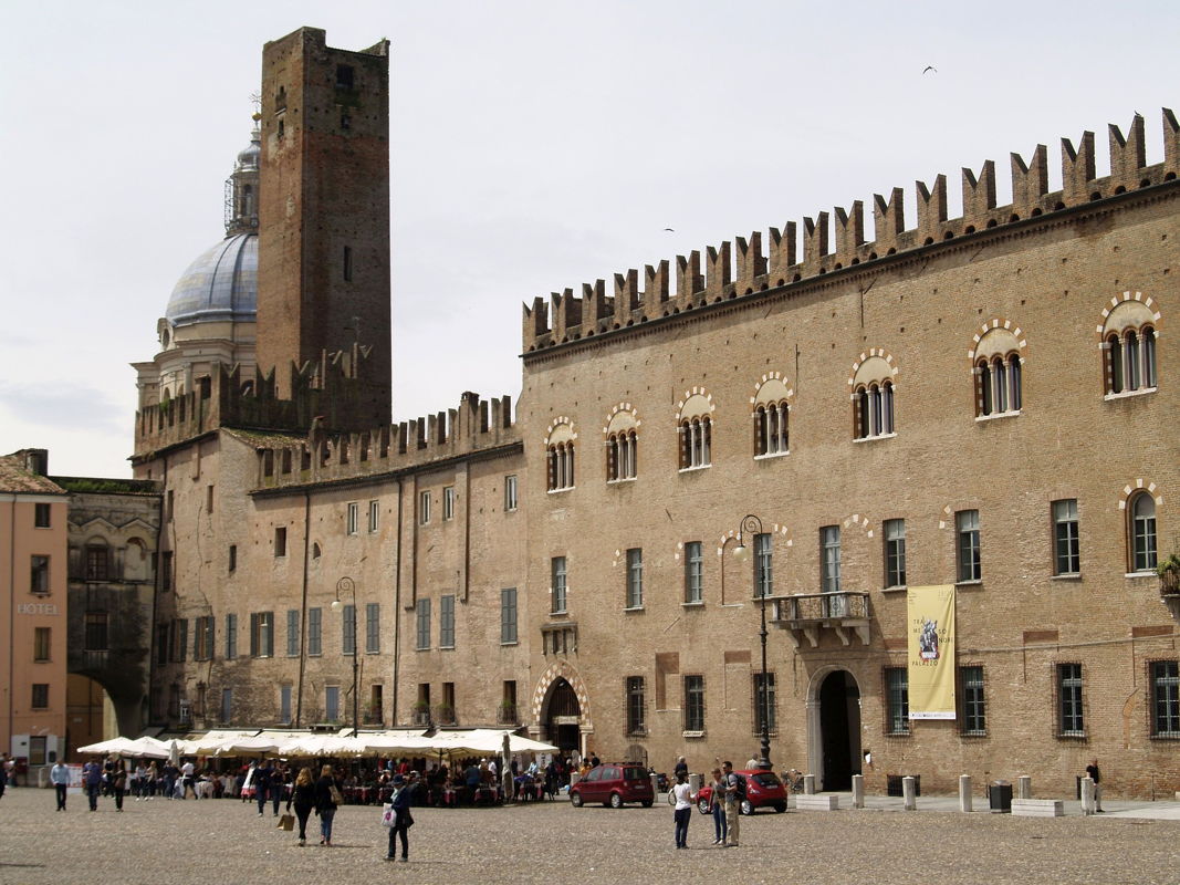 Piazza Sordello - team building mantova
